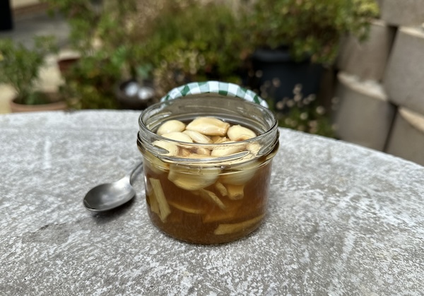 Fermentierter Knoblauch-Honig mit Ingwer